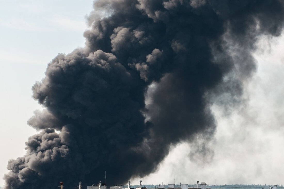 Großbrand in Saarbrücken-Eschringen am 1. Juli 2025: Entwarnung für Bischmisheim nach Rauchwarnung und Feuerwehr-Einsatz.
