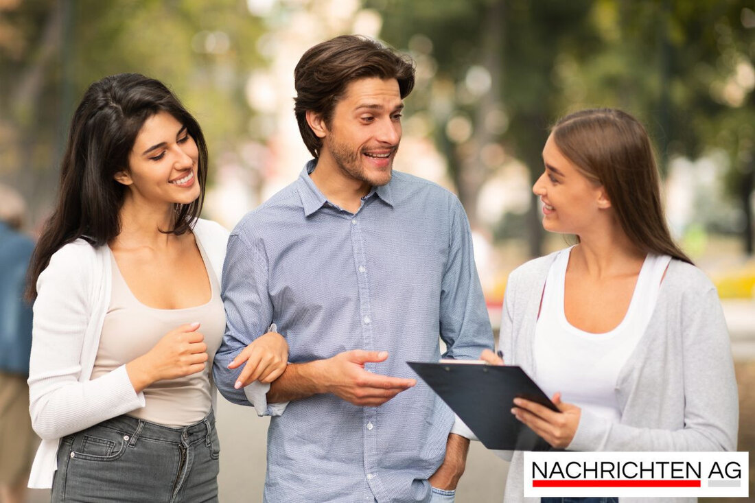 Bürgermeister Jochen Bous gratuliert Sieglinde Loibl zum 85. Geburtstag in Payerbach. Bürger und Gemeinde feiern gemeinsam.